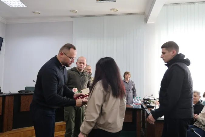 У Луцьку вручили державні нагороди родинам загиблих Героїв (фото)