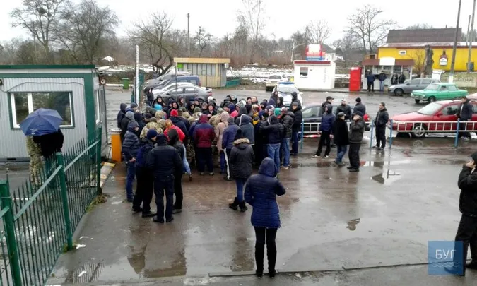 Жителі Устилуга заблокували митницю