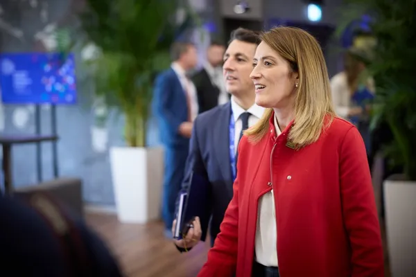 Нам потрібна достатня кількість зброї, а не підтримка в переговорах, – Зеленський (фото)