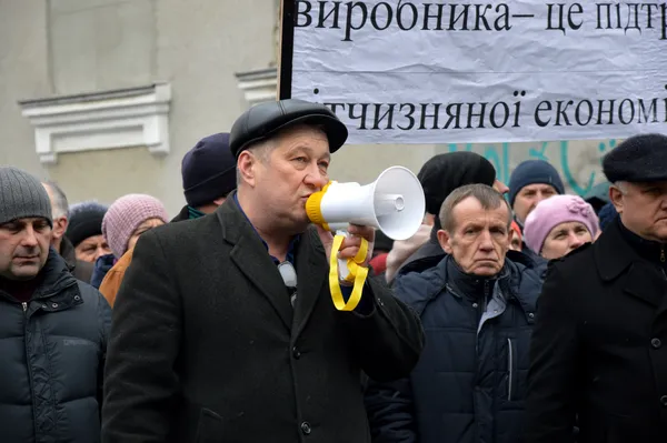 У Луцьку страйкують працівники «Богдан Моторс» (фото, відео, оновлено)