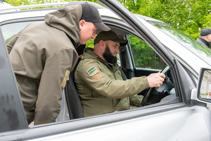 Працівники Волиньради зібрали гроші на авто для бійців «Сталевого кордону» (фото)