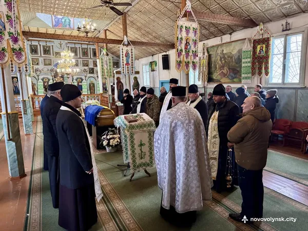 Майже через 2 роки після загибелі: на Волині попрощалися з воїном Святославом Василюком (фото)