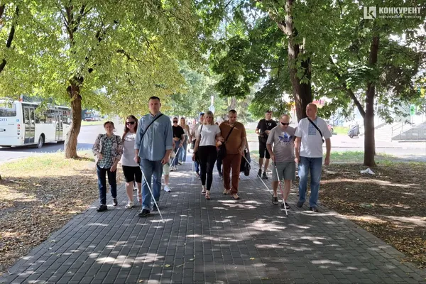 Дискримінація незрячих? – у Луцьку пройшла нова хода безбар’єрності (фото)