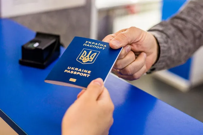 Правила перетину кордону для українців дещо змінять