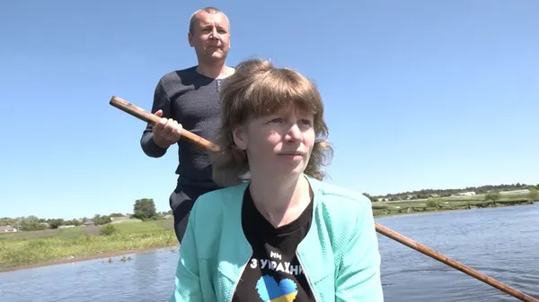 У село Надрічне на Волині, де зареєстровані вісім людей, дістатися можна лише човном (фото, відео)