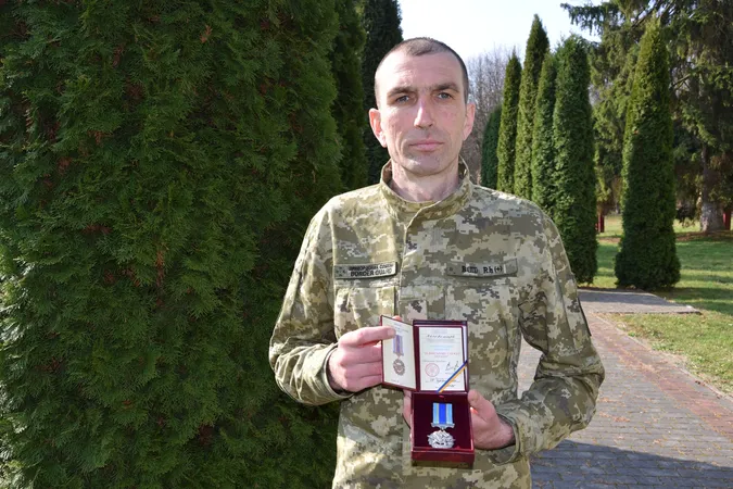 Волинських прикордонників «Бухгалтера» і «Третього» відзначили медалями (фото)
