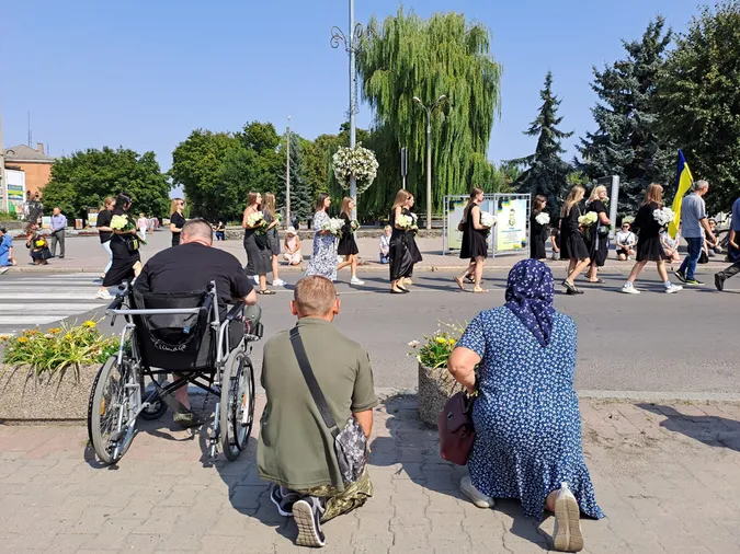 Лишилося двоє синів: у Ковелі попрощалися з матросом Володимиром Гузем (фото)