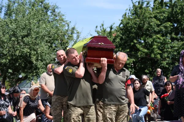 Загинув під Торецьком: на Волині провели в останню дорогу воїна Юрія Клевця (фото)