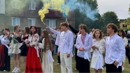 У Нововолинську пролунав останній дзвоник: відзначили учнів і педагогів (фото)