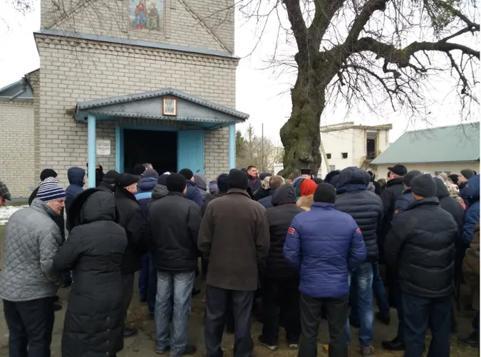 Шарпанина в храмі: в Лобачівці на Волині переходили до ПЦУ