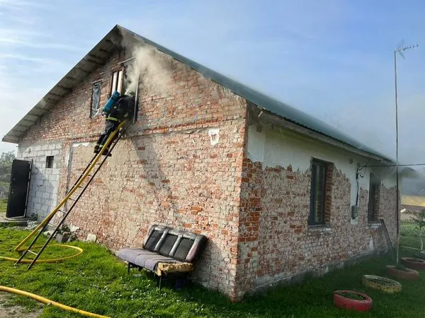 Вантажівка і два легковики: на Волині в один день горіли три автомобілі (фото)