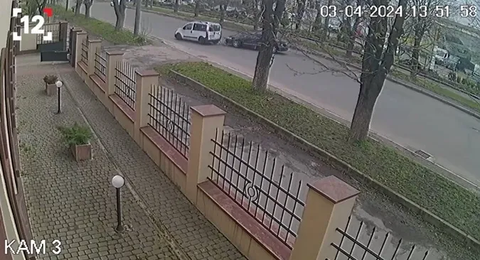 У Луцьку на Дубнівській Volkswagen зіткнувся з Fiat – момент ДТП попав на камеру (відео)