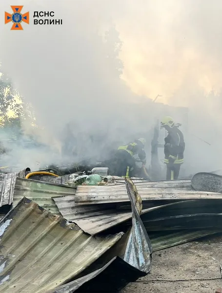 Через атаку ворога на Волині горіли дві будівлі (фото, оновлено)