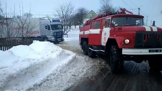 Попри відлигу: на Волині за вихідні із заметів витягнули чотири автомобілі (відео)