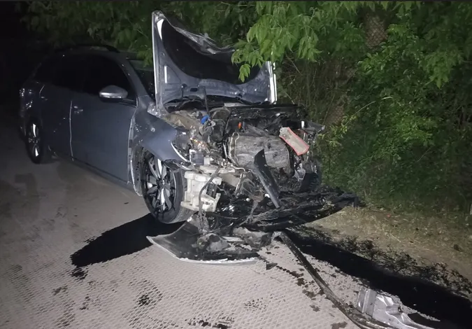 Лоб в лоб: у Володимирі зіткнулися BMW X5 і Volkswagen Passat (фото)