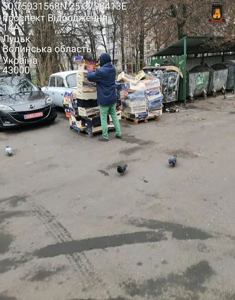 Працівник супермаркету влаштував у Луцьку справжнє звалище (фото)
