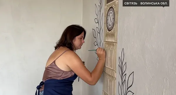 Замість сірих стін – картини: художниця зі Світязя перетворила школу на мистецький простір (фото)