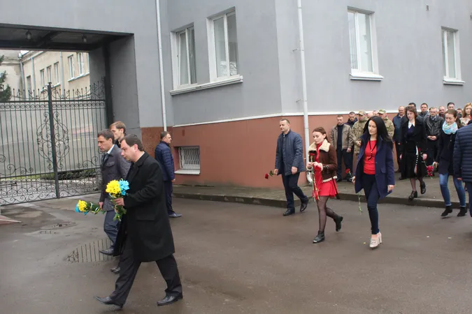 У Луцьку вшанували пам'ять загиблого в АТО капітана СБУ (фото)