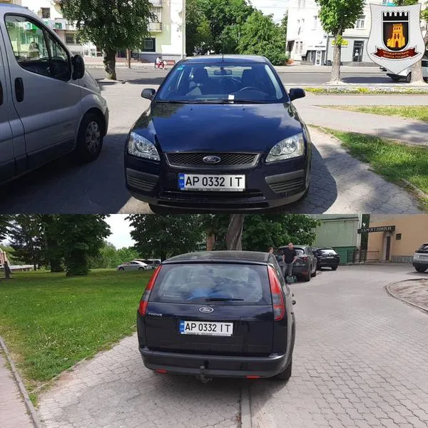 У Луцьку паркохами влаштували стоянку в сквері (фото)