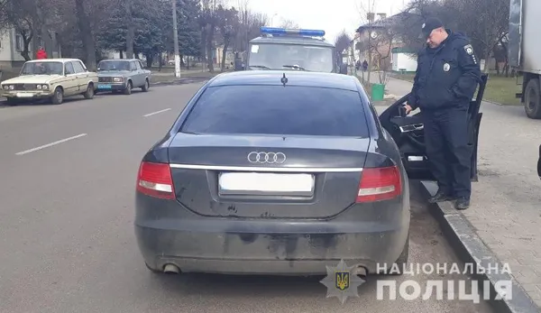 На Волині чоловіки розраховувалися в магазинах сувенірними гривнями (фото)