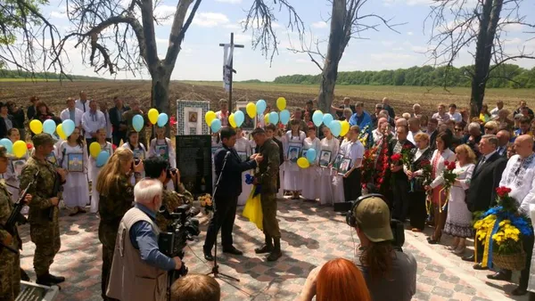Мер Луцька на Сході України вшанував пам'ять бійців-волинян 