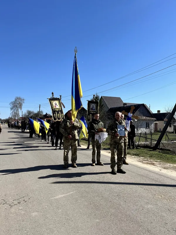 На Волині попрощалися із загиблим воїном Богданом Устіновим (фото)