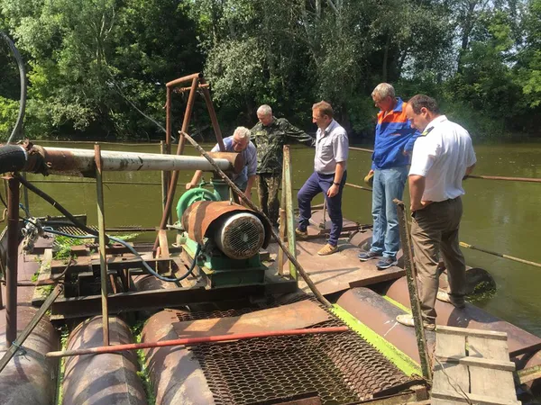 У Луцьку на водозаборі встановили пристрій для захисту риб (фото)