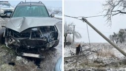 ДТП біля Луцька: Ford зніс електроопору та паркан (фото)