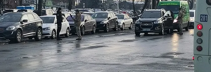 У Луцьку на авторинку ТЦК роздавали повістки