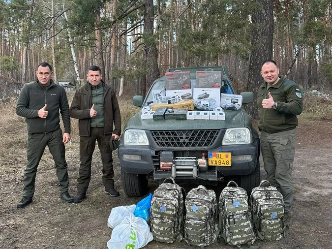 День народження на фронті: головний прокурор Волині привіз для «сотки» пікап і обладнання