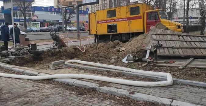 Пориви на тепломережі: у Луцьку дитсадки, школа й житлові будинки – досі без опалення