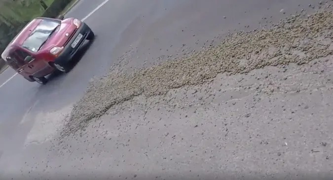У Луцьку поліцейські ловили водія-нечупару (відео)