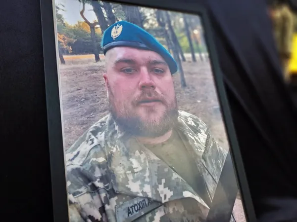 У Ковелі попрощалися із Захисником Петром Коломійчуком, який загинув у ДТП на Дніпропетровщині (фото)