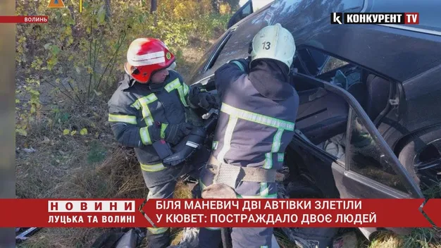 Людей затисло у авто: на Волині Mercedes злетів у кювет (фото, відео)