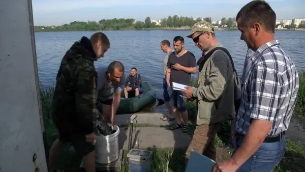В головну водойму Ковеля «запустили» майже 1 тонну білого амура (фото)