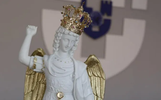 До луцького вишу привезли реліквію, освячену Папою Римським (фото)