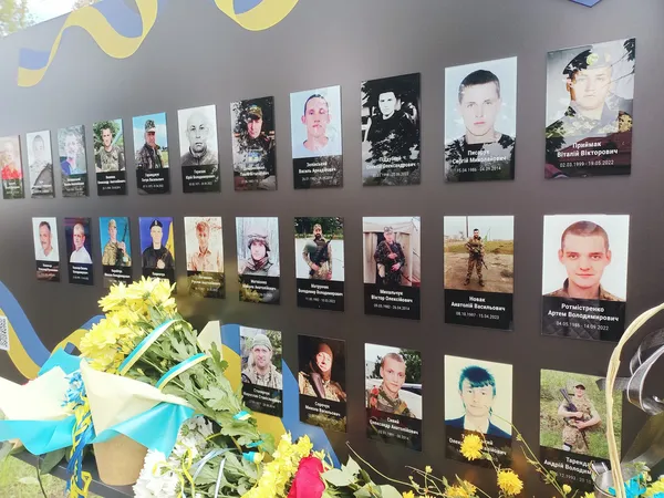 У Підгайцях відкрили фотостенд загиблим на війні воїнам громади (фото)