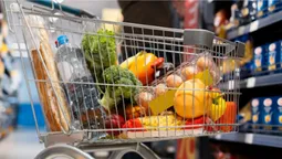 Українцям продають фальсифікат: які продукти найчастіше підробляють