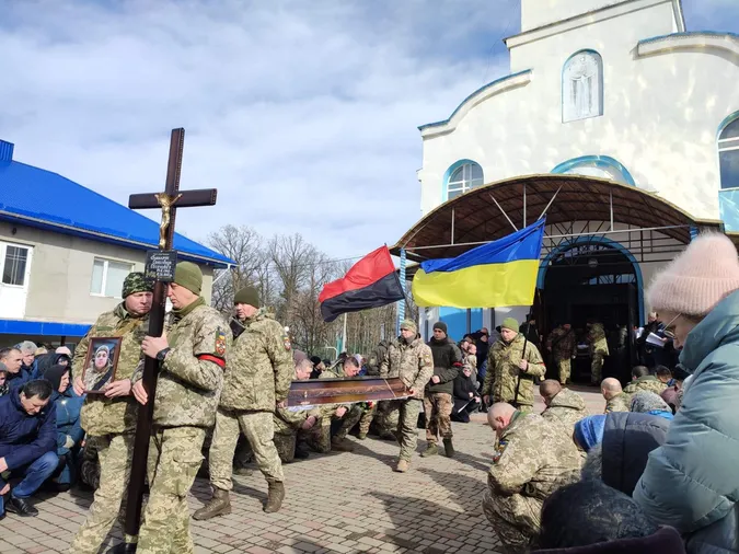 Залишилась дружина і троє дітей: волиняни попрощались з Олександром Пилипчуком (фото)