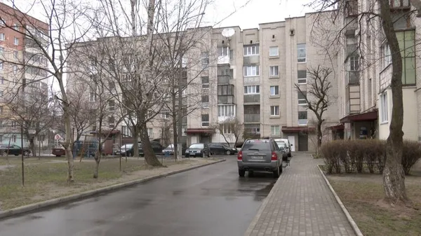 Двір одного із будинків, де були обрізані кабелі датчиків тепла