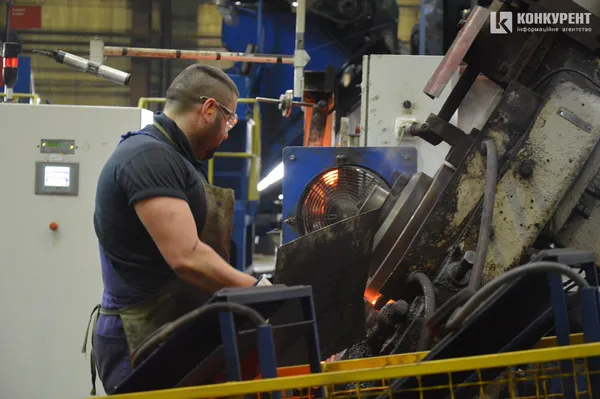 Марафон заводом: хто гартує луцькі підшипники (фото)