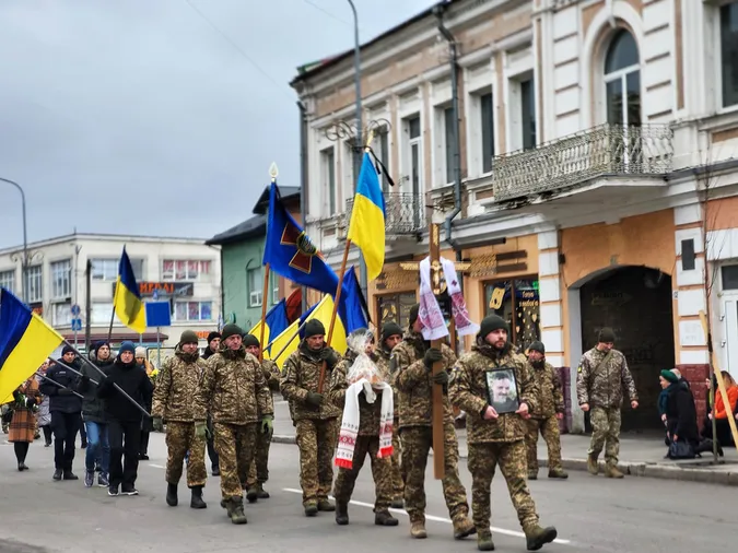 Не дожив два дні до 50-річчя: у Ковелі попрощалися із воїном Ігорем Кобишем (фото)