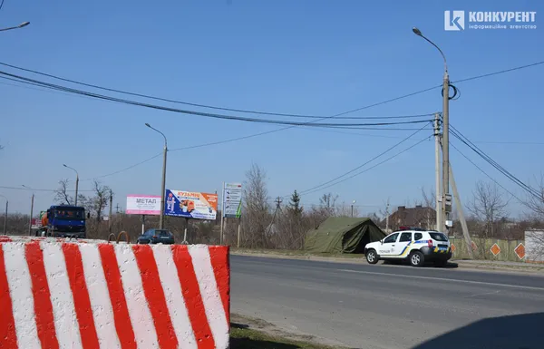 Карантинна весна у Луцьку: маски, черги і малолюдні вулиці (ФОТО)