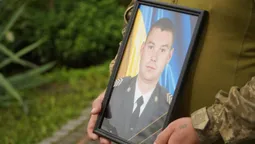 Залишилась дружина та 12-річна донечка: у Володимирі провели в останню дорогу Андрія Рудакова (фото)