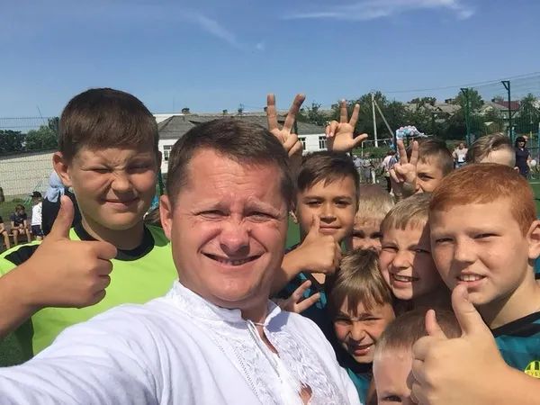 У любомльській школі відкрили футбольний майданчик зі штучним покриттям (фото)