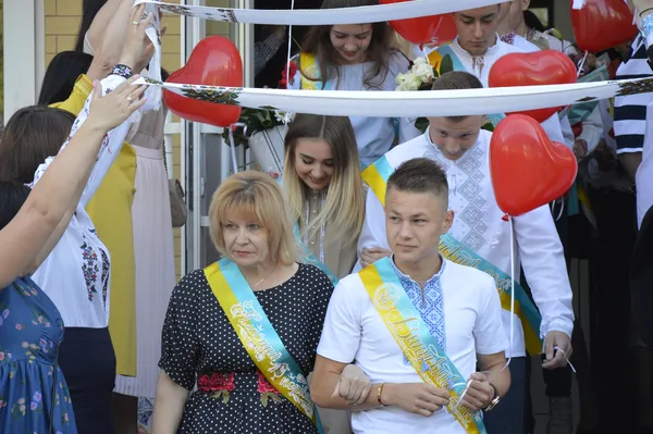 Свято Останнього дзвоника у луцькій школі № 1 (фото, відео)