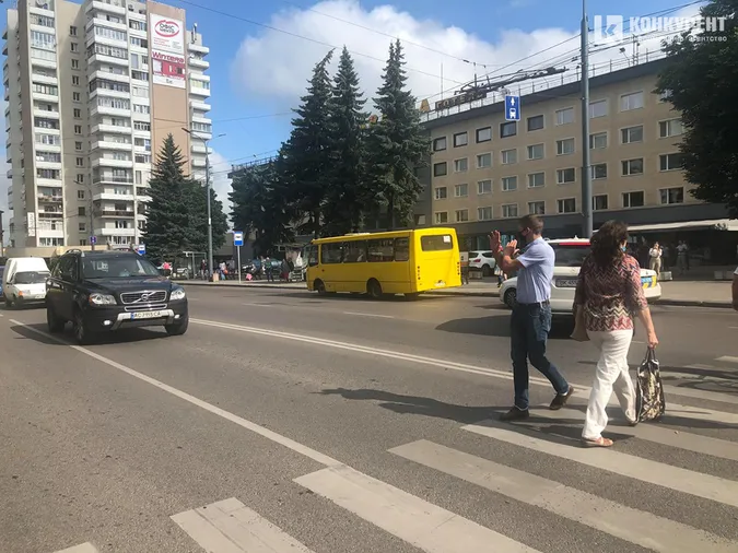 Центр Луцька перекритий і для людей, і для машин (фото)