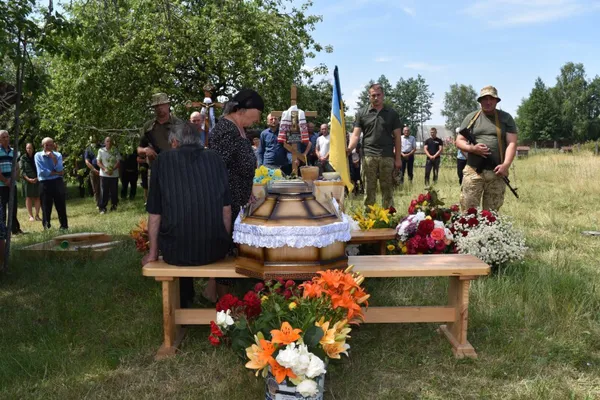 На Волині попрощалися з молодим Героєм (фото)
