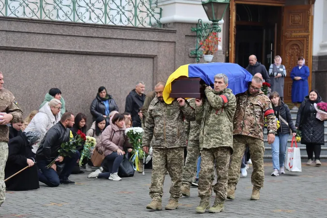 🕯Лучани попрощалися із загиблим захисником Дмитром Загурним (фото)