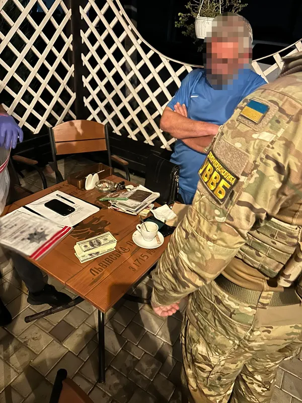 Лучанин з двома спільницями організував схему переправлення ухилянтів за кордон